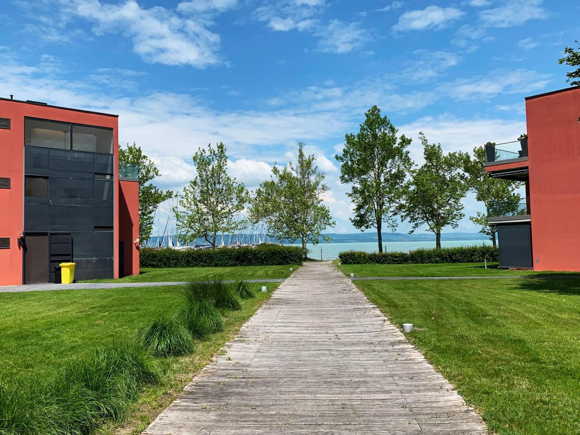 Bavaria Club Apartman Balatonlelle Exterior photo