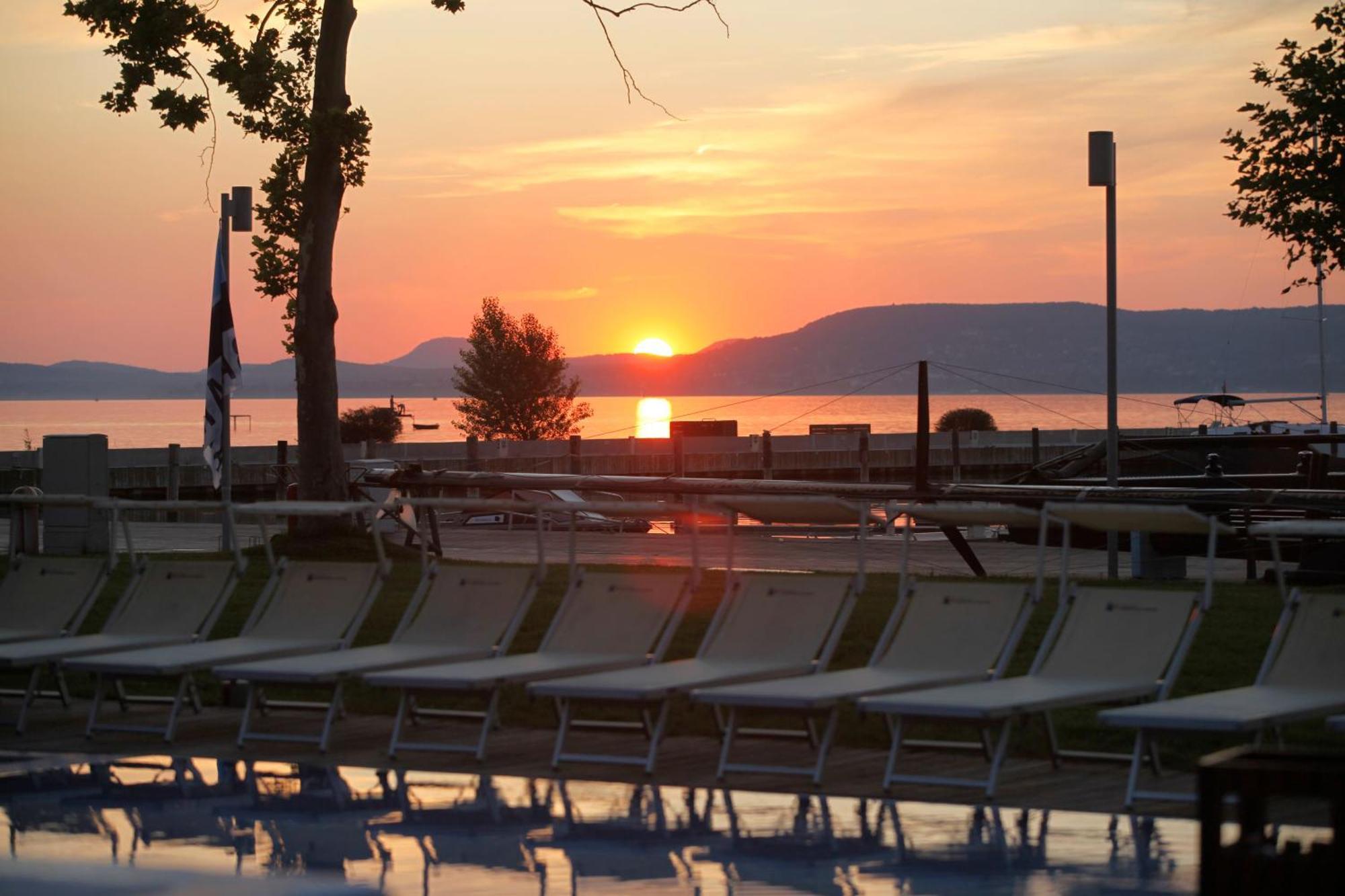 Bavaria Club Apartman Balatonlelle Exterior photo