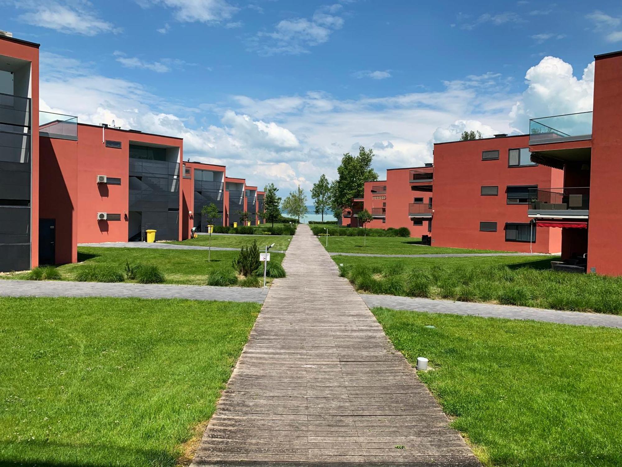 Bavaria Club Apartman Balatonlelle Exterior photo