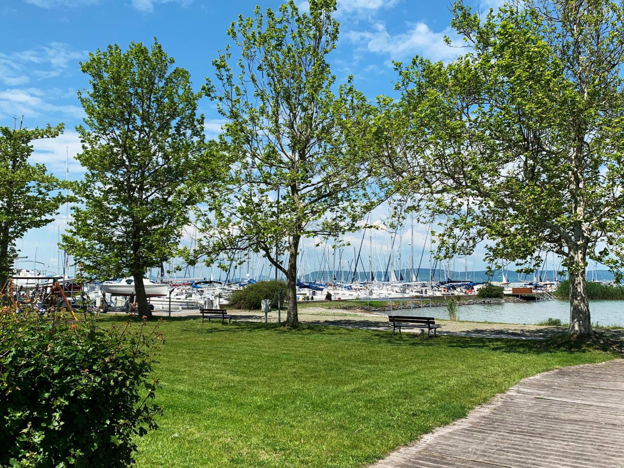 Bavaria Club Apartman Balatonlelle Exterior photo